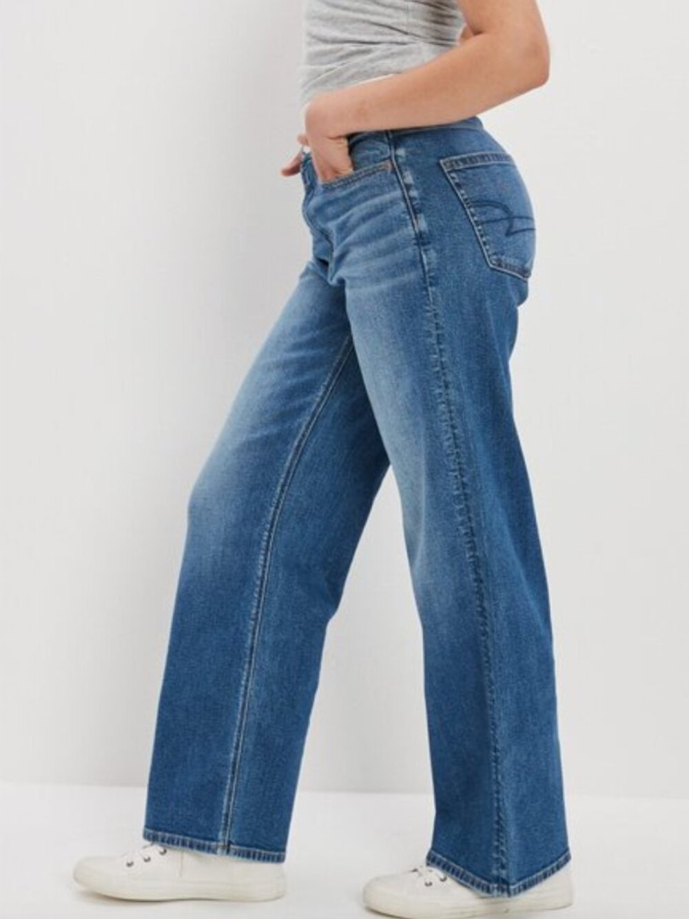 American Eagle Curvy Super High-Rise Baggy Straight Jeans in Blue Patch